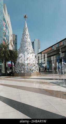 Christmas Tree Siam Paragon Shopping Mall Plaza in Bangkok, Thailand Stockfoto