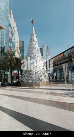 Christmas Tree Siam Paragon Shopping Mall Plaza in Bangkok, Thailand Stockfoto