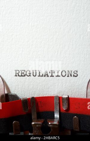 Das Wort Vorschriften mit einer Schreibmaschine geschrieben. Stockfoto