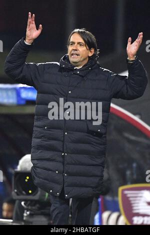 Salerno, Italien. 17th Dez 2021. Simone Inzaghi, Chefcoach von Inter Mailand, Gesten während des Spiels der US Salernitana gegen Inter - FC Internazionale, italienische Fußballserie A in Salerno, Italien, 17 2021. Dezember Quelle: Independent Photo Agency/Alamy Live News Stockfoto