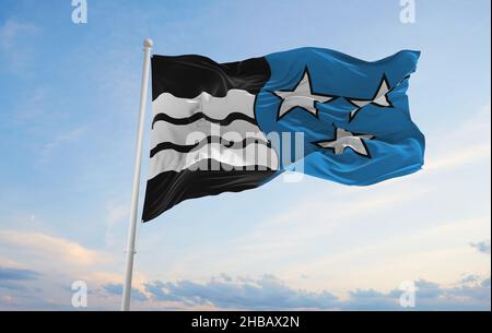 Flagge des Kantons Aargau, Schweiz bei bewölktem Himmel Hintergrund bei Sonnenuntergang, Panoramablick. Schweizer Reisen und Patriot-Konzept. Kopierer Platz für breite banne Stockfoto