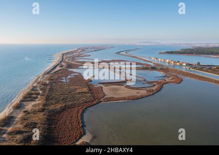 Flug über den Teich von Vic, in der Nähe von Vic la Gardiole, in Herault, in Ockitanien, Frankreich Stockfoto