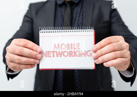 Textschild mit der Anzeige von Mobile Networking. Geschäftsidee Kommunikationsnetzwerk, in dem die letzte Verbindung drahtlos ist, präsentiert neue Pläne und Ideen demonstriert Stockfoto