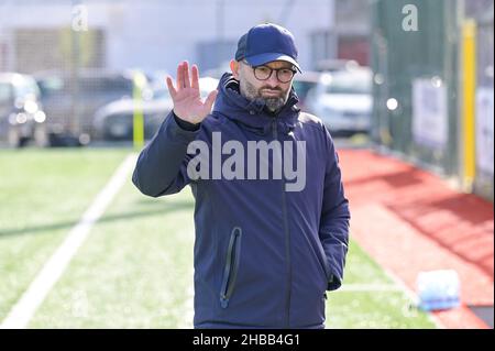 Pomigliano, Italien. 18th Dez 2021. Domenico Panico Trainer von Pomigliano Calcio Femminile während des italienischen Fußballspiels Coppa Italia Women 2021/2022 zwischen Pomigliano Femminile und Roma Femminile am 18. Dezember 2021 im Stadion Ugo Gobbato in Pomigliano Italien Quelle: Live Media Publishing Group/Alamy Live News Stockfoto