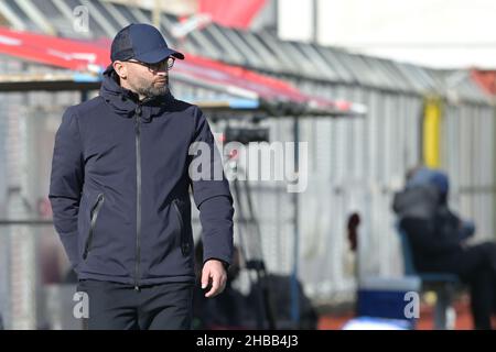 Pomigliano, Italien. 18th Dez 2021. Domenico Panico Trainer von Pomigliano Calcio Femminile während des italienischen Fußballspiels Coppa Italia Women 2021/2022 zwischen Pomigliano Femminile und Roma Femminile am 18. Dezember 2021 im Stadion Ugo Gobbato in Pomigliano Italien Quelle: Live Media Publishing Group/Alamy Live News Stockfoto