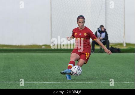 Pomigliano, Italien. 18th Dez 2021. Benedetta Glionna (18) ALS Roma Femminile während des italienischen Fußballspiels Coppa Italia Women 2021/2022 zwischen Pomigliano Femminile und Roma Femminile am 18. Dezember 2021 im Stadion Ugo Gobbato in Pomigliano Italien Credit: Live Media Publishing Group/Alamy Live News Stockfoto
