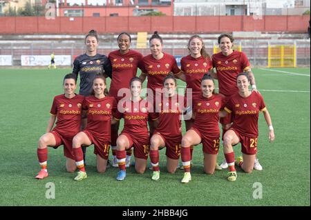 Pomigliano, Italien. 18th Dez 2021. AS Roma Femminile während des italienischen Fußballspiels Coppa Italia Women 2021/2022 zwischen Pomigliano Femminile und Roma Femminile am 18. Dezember 2021 im Stadion Ugo Gobbato in Pomigliano Italien Quelle: Live Media Publishing Group/Alamy Live News Stockfoto