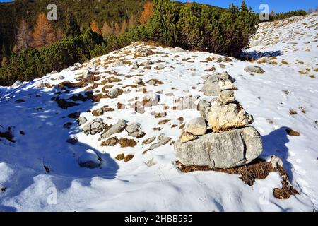 WWI, Corno di Campobianco 2044 m.s.l.m., Venetien, Italien. Imposanter österreichisch-ungarischer taktischer Logistikkomplex, der den seitlichen Zugang zum Val Galmarara zur italienischen Armee verbietet. Stockfoto