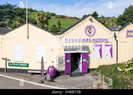 Ilfracombe Museum mit naturgeschichtlichen Gegenständen, kulturellen Relikten und Kuriosen in Jubilee Gardens Ilfracombe Devon England GB Europa Stockfoto