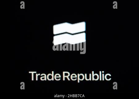 Villingen Schwenningen, Deutschland. 14th Dez 2021. Das Logo der Trade Republic ist auf dem Bildschirm eines iPhone SE zu sehen. Kredit: Silas Stein//dpa/Alamy Live Nachrichten Stockfoto