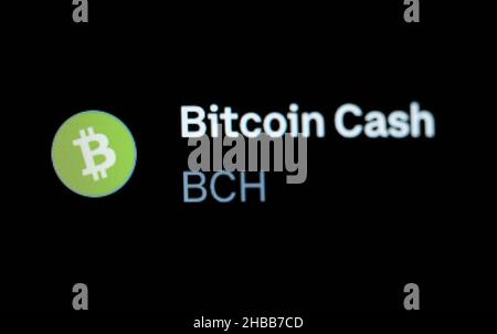 Villingen Schwenningen, Deutschland. 14th Dez 2021. Das Logo der Kryptowährung Bitcoin Cash (BCH) ist auf der Handelsplattform Coinbase zu sehen. Kredit: Silas Stein//dpa/Alamy Live Nachrichten Stockfoto