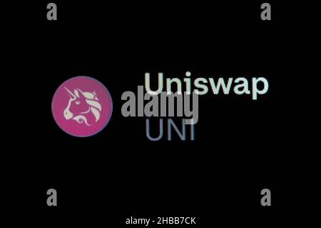 Villingen Schwenningen, Deutschland. 14th Dez 2021. Das Kryptowährungslogo Uniswap (UNI) ist auf der Coinbase-Handelsplattform zu sehen. Kredit: Silas Stein//dpa/Alamy Live Nachrichten Stockfoto