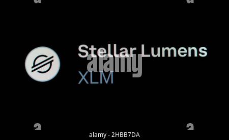 Villingen Schwenningen, Deutschland. 14th Dez 2021. Das Kryptowährung-Logo Stellar Lumen (XLM) ist auf der Handelsplattform Coinbase zu sehen. Kredit: Silas Stein//dpa/Alamy Live Nachrichten Stockfoto