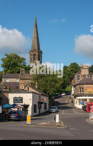 North Church Street, Bakewell with All Saints Parish Church, Derbyshire Stockfoto