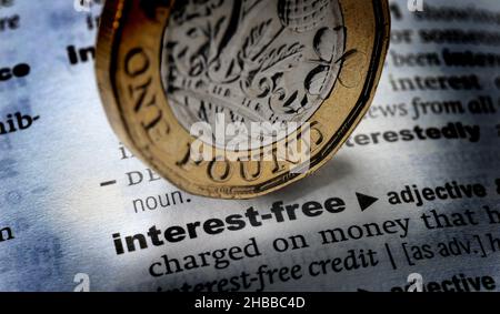 WÖRTERBUCH DEFINITION DER WÖRTER ZINS FREI MIT EINEM PFUND MÜNZE RE HYPOTHEKEN WIRTSCHAFT HAUSHALTSRECHNUNGEN ETC UK Stockfoto