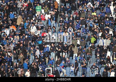 Bergamo, Italien. 18th Dez 2021. Publikum während Atalanta BC vs AS Roma, italienische Fußballserie A Spiel in Bergamo, Italien, Dezember 18 2021 Quelle: Independent Photo Agency/Alamy Live News Stockfoto