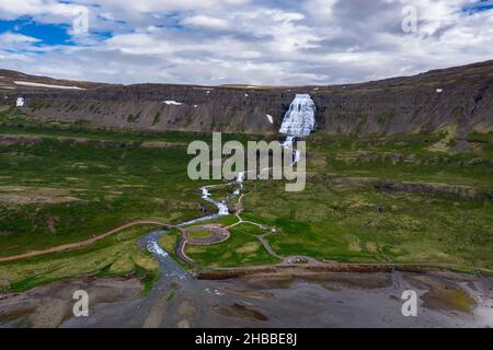 Luftaufnahme des Dynjandi Wasserfalls auf der Halbinsel Westfjorde in Island Stockfoto