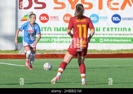 Pomigliano, Italien. 18th Dez 2021. Avivi Luik (8) Pomigliano Calcio Femminile kontrolliere den Ball während des italienischen Fußballspiels Coppa Italia Women 2021/2022 zwischen Pomigliano Femminile und Roma Femminile am 18. Dezember 2021 im Stadion Ugo Gobbato in Pomigliano Italien.Quelle: Unabhängige Fotoagentur/Alamy Live News Stockfoto