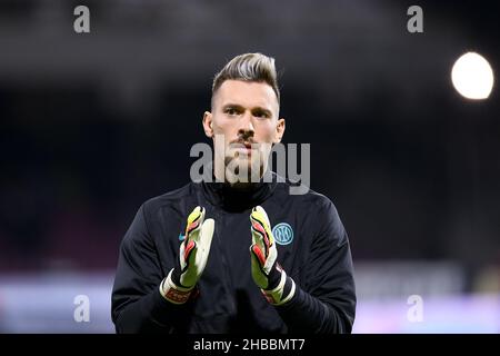 Salerno, Italien. 17th Dez 2021. Ionut Andrei Radu vom FC Internazionale sieht während des Serie-A-Spiels zwischen US Salernitana 1919 und Inter Mailand am 17. Dezember 2021 im Stadio Arechi, Salerno, Italien, aus. Kredit: Giuseppe Maffia/Alamy Live Nachrichten Stockfoto