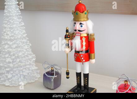 Holzspielzeug Soldat Nussknacker Weihnachtsdekoration Stockfoto