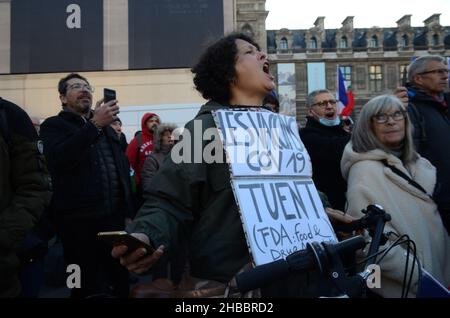 Eine unglaubliche Menschenmenge in Paris für diese Anti-Pass-Gesundheitsdemonstration, zum Aufruf von florian philippot, Parteivorsitzenden der Partei „die Patrioten“ Stockfoto