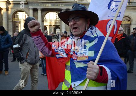 Eine unglaubliche Menschenmenge in Paris für diese Anti-Pass-Gesundheitsdemonstration, zum Aufruf von florian philippot, Parteivorsitzenden der Partei „die Patrioten“ Stockfoto