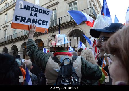 Eine unglaubliche Menschenmenge in Paris für diese Anti-Pass-Gesundheitsdemonstration, zum Aufruf von florian philippot, Parteivorsitzenden der Partei „die Patrioten“ Stockfoto