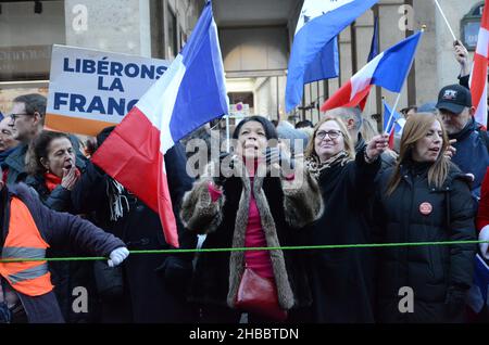 Eine unglaubliche Menschenmenge in Paris für diese Anti-Pass-Gesundheitsdemonstration, zum Aufruf von florian philippot, Parteivorsitzenden der Partei „die Patrioten“ Stockfoto