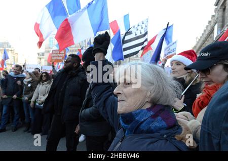 Eine unglaubliche Menschenmenge in Paris für diese Anti-Pass-Gesundheitsdemonstration, zum Aufruf von florian philippot, Parteivorsitzenden der Partei „die Patrioten“ Stockfoto