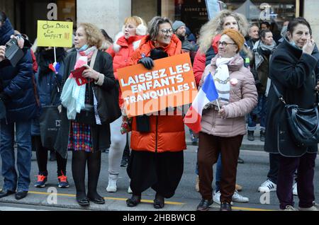 Eine unglaubliche Menschenmenge in Paris für diese Anti-Pass-Gesundheitsdemonstration, zum Aufruf von florian philippot, Parteivorsitzenden der Partei „die Patrioten“ Stockfoto