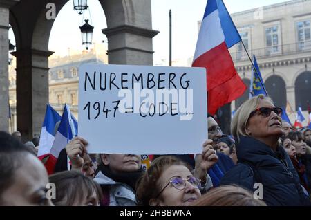 Eine unglaubliche Menschenmenge in Paris für diese Anti-Pass-Gesundheitsdemonstration, zum Aufruf von florian philippot, Parteivorsitzenden der Partei „die Patrioten“ Stockfoto