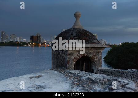 Turm des Castillo de San Roanea de Barajas in Catagena, Kolumbien Stockfoto