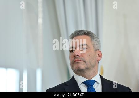 Wien, Österreich. 18th. Dezember 2021. Pressekonferenz zur Präsentation der bundesweiten COVID-Krisenkoordination mit Bundeskanzler Karl Nehammer Stockfoto