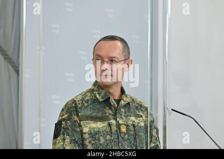 Wien, Österreich. 18th. Dezember 2021. Pressekonferenz zur Präsentation der bundesweiten COVID-Krisenkoordination mit Generalmajor Rudolf Striedinger Stockfoto