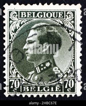 BELGIEN - UM 1935: Eine in Belgien gedruckte Briefmarke zeigt König Leopold III. Von Belgien, um 1935 Stockfoto