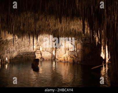 Berühmte Höhle "Cuevas del Drach" (Dragon Cave) auf der spanischen Insel Mallorca Stockfoto