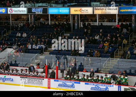 Ontario, Kanada. 18th. Dezember 2021, Guelph, Ontario, Kanada. Neue Regierungsbeschränkungen von Ontario begrenzen die in Ontario gespielten Spiele auf 50 % Kapazität. Luke Durda/Alamy Live-Nachrichten Stockfoto