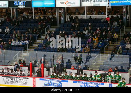 Ontario, Kanada. 18th. Dezember 2021, Guelph, Ontario, Kanada. Neue Regierungsbeschränkungen von Ontario begrenzen die in Ontario gespielten Spiele auf 50 % Kapazität. Luke Durda/Alamy Live-Nachrichten Stockfoto