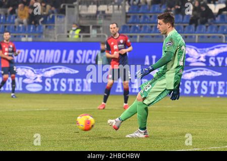 Cagliari, Italien. 18th Dez 2021. Alessio Cragno von Cagliari Calcio während Cagliari Calcio vs Udinese Calcio, italienische Fußballserie A Spiel in Cagliari, Italien, Dezember 18 2021 Kredit: Unabhängige Fotoagentur/Alamy Live News Stockfoto