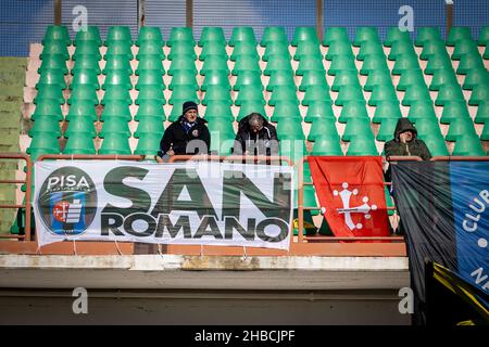 Cosenza, Italien. 18th Dez 2021. Fans von Pisa während Cosenza Calcio vs AC Pisa, italienische Fußball-Serie B Spiel in Cosenza, Italien, Dezember 18 2021 Kredit: Unabhängige Fotoagentur/Alamy Live News Stockfoto