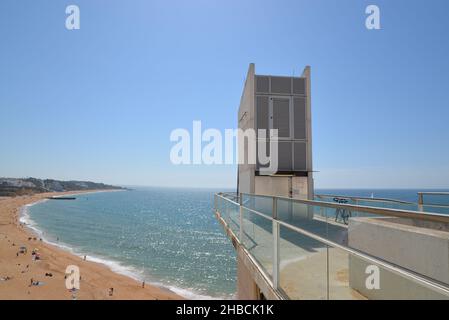 Praia do Peneco Beach Elevator, Albufeira, Portugal Stockfoto