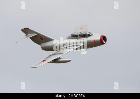 N104CJ, ein WSK-Mielec sblim-2 (ein lizenzpflichtiges Mikoyan-Gurevich MiG-15UTI), vom Royal Norwegian Air Force Historical Squadron, bei East Fortune. Stockfoto