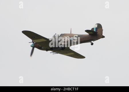 PZ865, ein Hawker-IIC für den US-amerikanischen „Hawker“-Flug, der vom „Battle of Britain Memorial Flight“ (BBMF) der Royal Air Force betrieben wird und 2016 über East Fortune gezeigt wird. Stockfoto