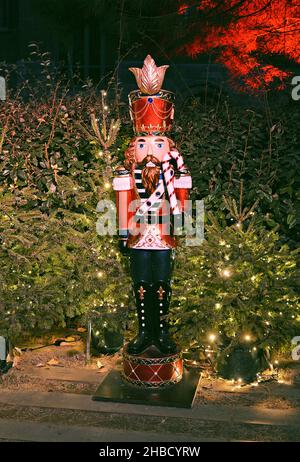 Die Weihnachtsbeleuchtung der Anlage von Sant Pau in Barcelona, Katalonien, Spanien Stockfoto