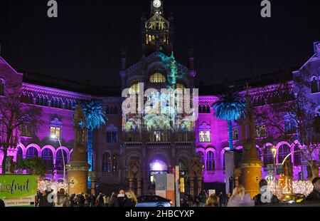 Die Weihnachtsbeleuchtung der Anlage von Sant Pau in Barcelona, Katalonien, Spanien Stockfoto