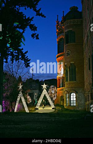 Die Weihnachtsbeleuchtung der Anlage von Sant Pau in Barcelona, Katalonien, Spanien Stockfoto