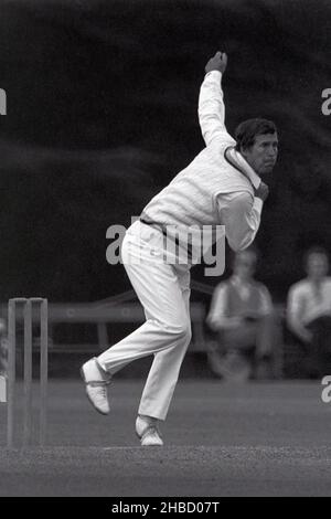 John Hampshire, Bowling für Yorkshire gegen die Oxford University, University Parks, Oxford, England - 19th. Mai 1978 Stockfoto