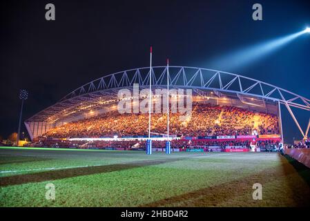 Limerick, Irland. 19th Dez 2021. Eine allgemeine Ansicht des Thomond Park Stadions während des Heineken Champions Cup, Runde 2, Pool B Spiel zwischen Munster Rugby und Castres Olympique im Thomond Park in Limerick, Irland am 18. Dezember 2021 (Foto von Andrew SURMA/ Quelle: SIPA USA/Alamy Live News Stockfoto