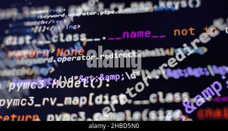 Desktop-PC-Monitor Foto. JavaScript-Funktionen, Variablen, Objekte. Projektmanager arbeiten neue Idee. Prozess zur Erstellung zukünftiger Technologien. Stockfoto