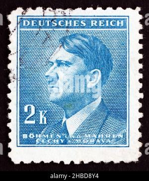 TSCHECHOSLOWAKEI - UM 1942: Eine in der Tschechoslowakei gedruckte Briefmarke zeigt Adolf Hitler, Bundeskanzler von Deutschland, Politiker, Böhmen und Mähren, um 1 Stockfoto